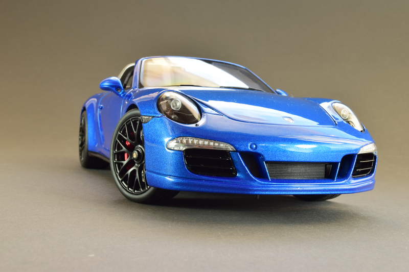 Illustration for article titled Teutonic Tuesday Targa: Schuco Porsche 911 Targa 4 GTS